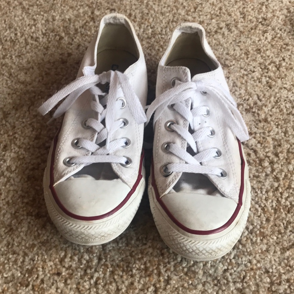 White converse tennis shoes